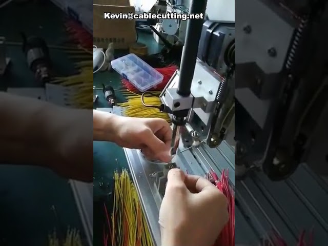 เครื่องบัดกรีหัวสายเคเบิลกึ่งอัตโนมัติสำหรับแผงวงจร PCB พร้อมแป้นเหยียบ กำลังสูงขนาดเล็ก