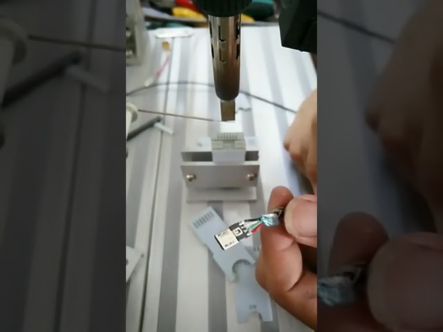 เครื่องเชื่อมสาย Type C ความแม่นยำสูง หัว iPhone USB A แบบอัตโนมัติ DIY